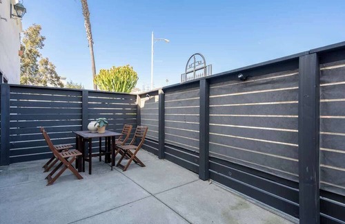 Mission Hills Apartment | New City Chic Retreat | Mins to Beach & Downtown!