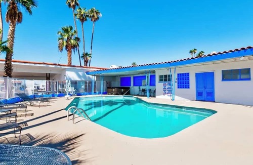 Yuma Townsite Hotel | Close to Yuma Heritage Attractions | Deluxe King Bed Suite | Gym 24/7 Available