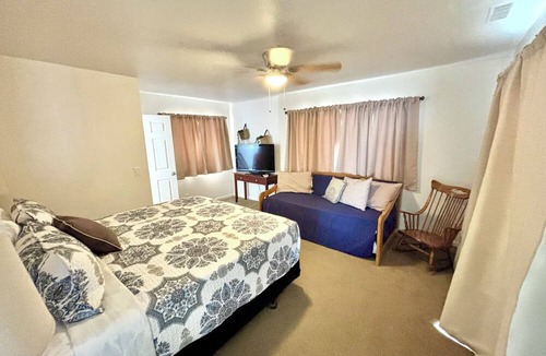 Carlsbad House | Walk to Lagoon/6 minutes from Legoland/Golfers Destination