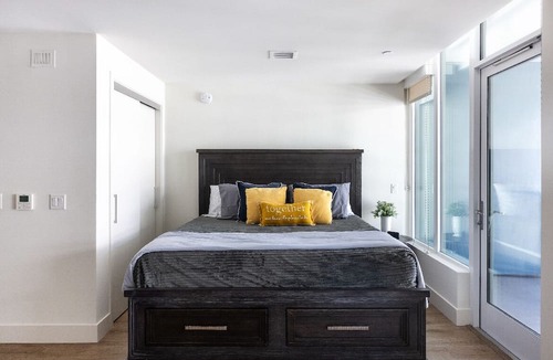 East Village Apartment | Chic apartment with AC, pool and fitness room in sunny San Diego