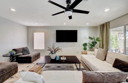 Silverado Ranch House | Beautiful 6BR w/Casita, Game Room & Pool & Jacuzzi