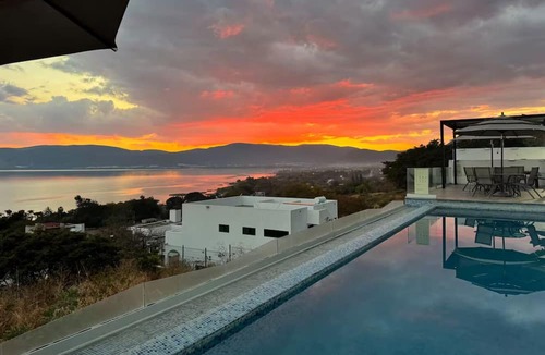 Chantepec Apartment | Work with a view of the lake, surrounded by natural attractions.