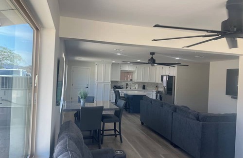 Fortuna Foothills House | Mountain View/city view
