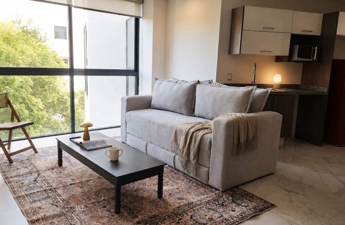Providencia Apartment | Cama King · rooftop bar · Country Club Guadalajara · limpieza diaria
