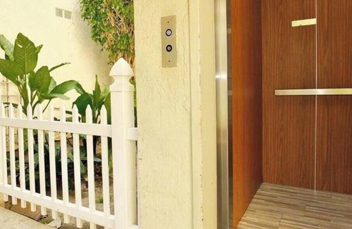 Bixby North Condo | Gorgeous 2-bedroom condo with AC in Long Beach two garages