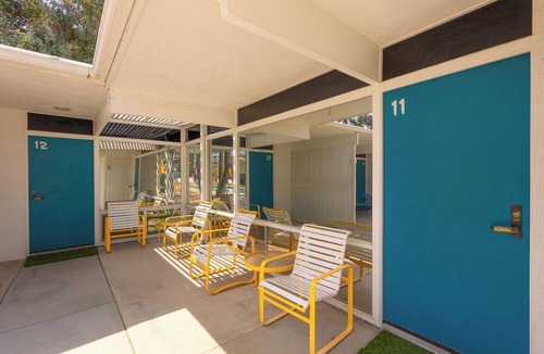 Desert Park Estates Hotel | Deluxe King Studio at Monkey Tree | 10mins to DT!