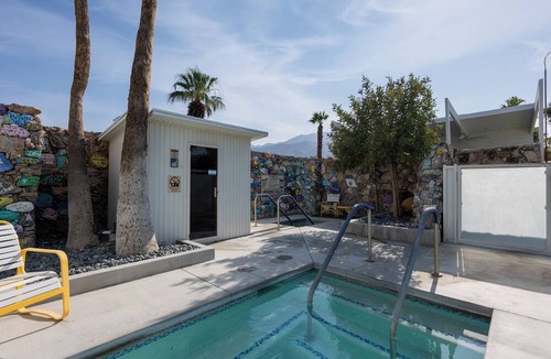 Desert Park Estates Hotel | Deluxe King Studio at Monkey Tree | 10mins to DT!