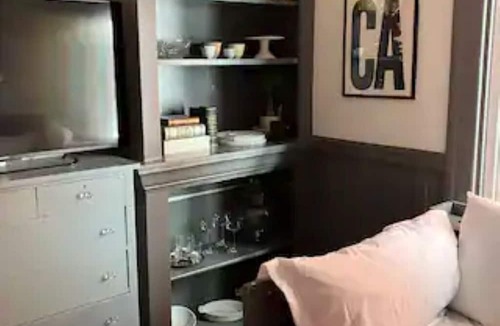 South of Market Apartment | Private Flat, Sleeps 6, SOMA location with Private Entry, Kitchen, Bath, Living