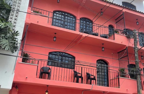 Emiliano Zapata Condo | Romantic zona jr king bed suite, kitchen, balcony, a/c, smart tv, 8 blocks beach