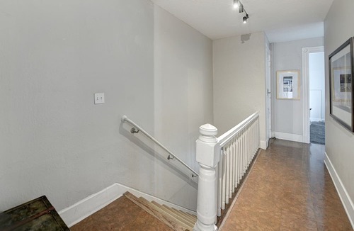 Cow Hollow Apartment | 4 Bedroom flat in ideal location by upscale shops, cafes. Fast WiFi