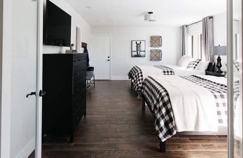 Flagstaff Cabin | Family Flagstaff Retreat Sleeps 12 Mountain Views EV Charger Near NAU with AC