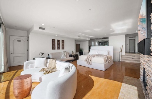 Peninsula House | 3 Story Single Family Home with Sauna, AC, and Private Gated Parking