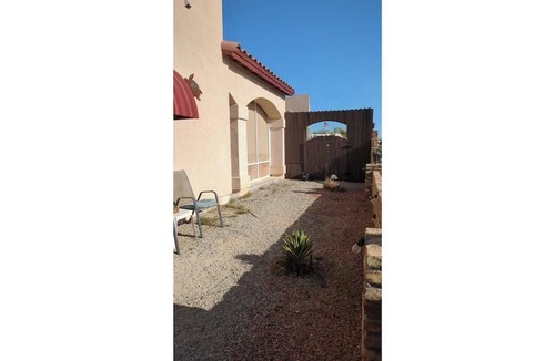 Foothills House | Beautiful private room, garden!