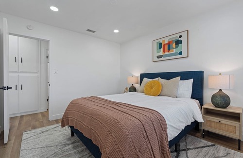 Redlands House | Charming 4-bedroom Pool House in Best Location in Redlands