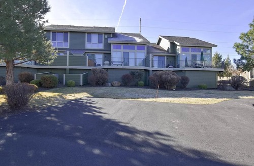 Redmond House | Charming 3-bedroom townhome with WiFi, fitness room in peaceful Redmond