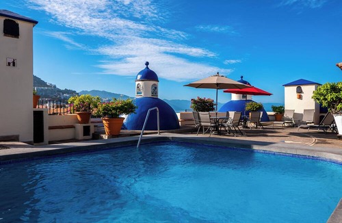 Emiliano Zapata Condo | Penthouse Suite with Wraparound Balcony, Private Jacuzzi on the Beach, Old Town