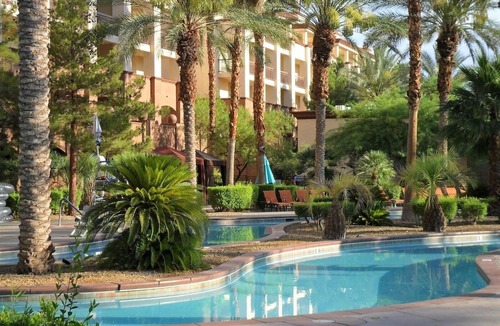 Enterprise Condo | Las Vegas | Friends Vegas Escape | Pool + Hot Tub | 3BR Sleeps 8