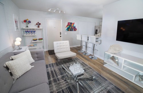 Camelback East House | Color POP Spot 2-bedroom Duplex In the center of Phoenix Wi-fi