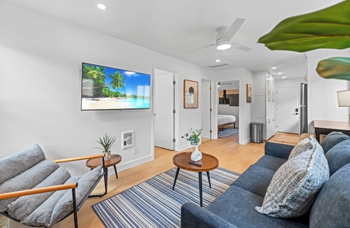 Ocean Beach Cottage | Ocean Beach-Central-Sleeps 5-Steps2Beach-Laundry-Pet Friendly