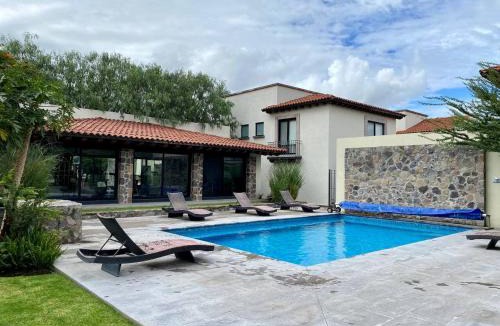 San Miguel de Allende Apartment | 3BD 2BA, AC Pool, Gym, Parking and Security
