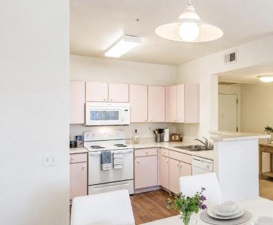 University City Apartment | SPECIAL OFFER - Modern Apartment in La Jolla UTC - Close to Beaches, Shopping, Dining, UCSD