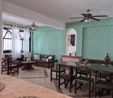 Brisas de Zicatela House | Habitacion fresca y luminosa