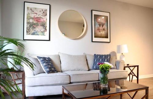 Wilshire Montana Apartment | Heart of Santa Monica Promenade Studio Free Parking