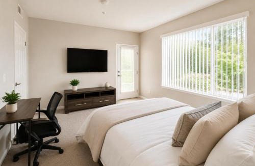 Marina del Rey House | Private Room in Shared Apartment with Resort Amenities Pool Sauna Gym Hot-Tub