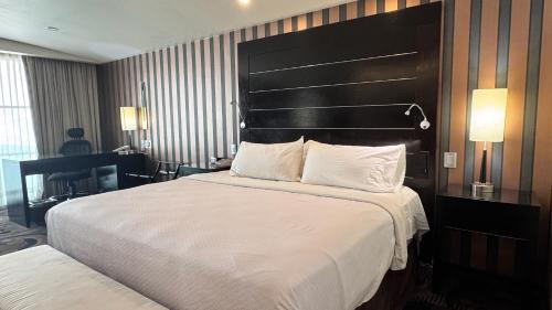 Toluca Hotel | Crowne Plaza Toluca - Lancaster by IHG
