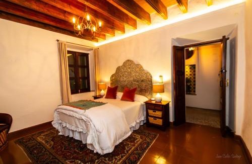Zona Centro House | Casa Girasol in San Miguel de Allende