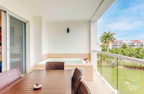 Puerto Juarez Apartment | Tropical Resort Living W Pool, Hot Tub & Gym