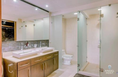 Puerto Juarez Apartment | Tropical Resort Living W Pool, Hot Tub & Gym
