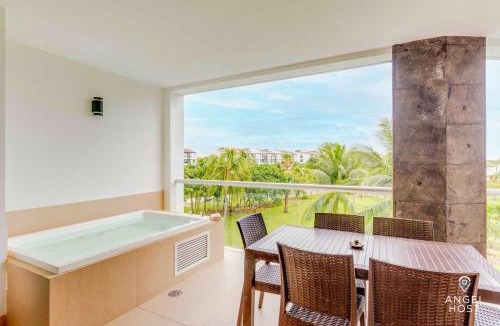 Puerto Juarez Apartment | Tropical Resort Living W Pool, Hot Tub & Gym
