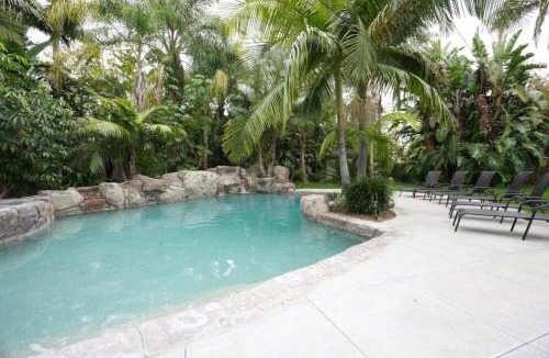 Northwest Anaheim House | Incredible Estate 5 Bedrooms 3 bathroom w/Resort Style Rock Pool & Jacuzzi