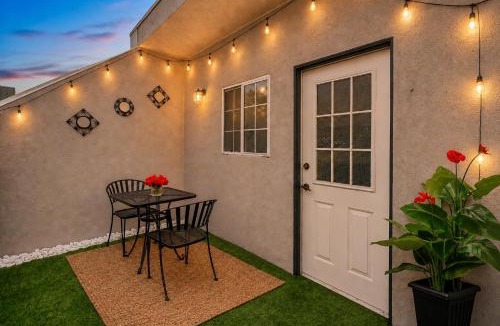 Sherman Oaks Villa | Chic Urban Oasis, Sleek Design, Designer Amenities and Private Patio Retreat