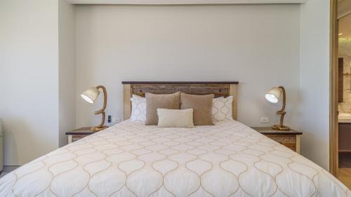 Bella Vista House | Luxury Oceanfront Condo with Stunning Views