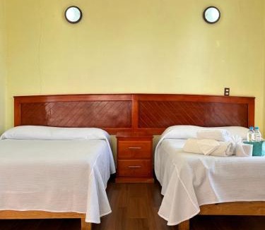 San Miguel Regla Hotel | HOTEL RESTAURANT LOS PRISMAS
