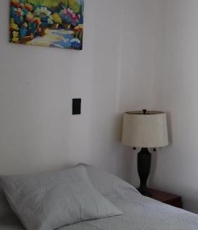 Uruapan House | Refugio La Quinta - Hogar colindando al Parque