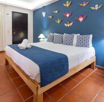 Emiliano Zapata Hotel | La Iguana Vallarta LGBT ADULTS ONLY - Romantic Zone - Party Clubbing Street