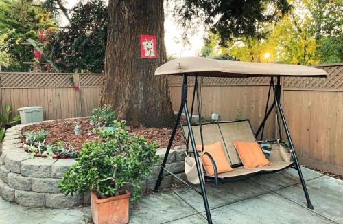 Sunnyvale Apartment | Redwood Place in Heart of Silicon Valley