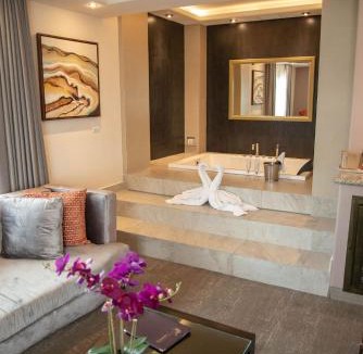 Avenida Revolucion Hotel | Hotel Ticuán