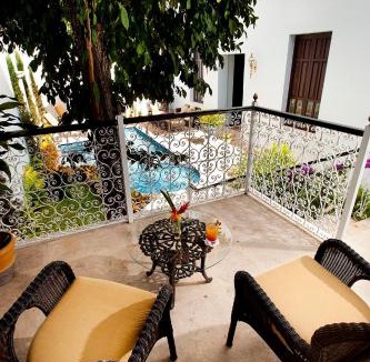 Zona Paseo Montejo Hotel | Casa Azul Monumento Historico
