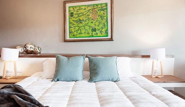 Moderna Villa con Hermosa Vista al Lago