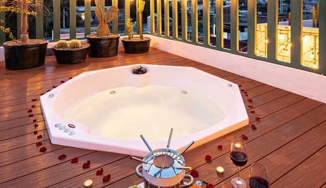 Rooftop Hot Tub 3 levels 5br in Villa