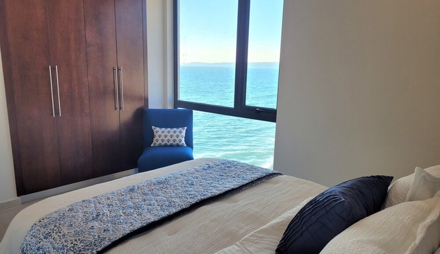 Beachfront Luxury Condo Pool Jacuzzi