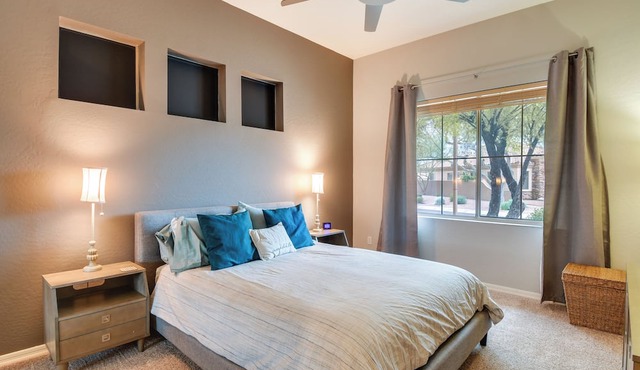 Luxe Couples Retreat w/Pool & Outdoor Kitchen!