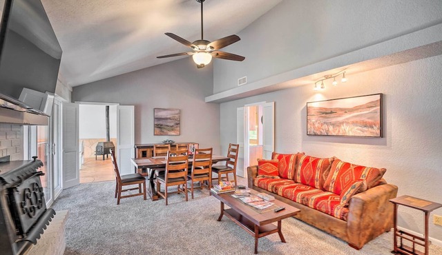 1 Mi to Cathedral Rock Trailhead: Home w/Sunroom