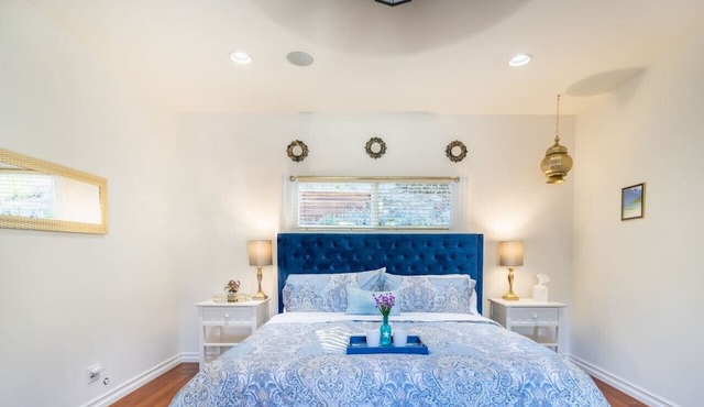 Stunning FIVE STAR huge one-level 1350 ft.² cottage