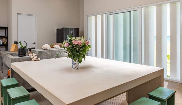 Stunning beachfront Suites Wi-Fi East of Progreso