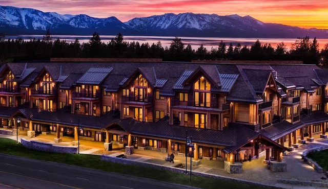 Luxury Three Bedroom Steps From Heavenly Village Condo by RedAwning